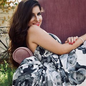 Meet your Posher, Maira